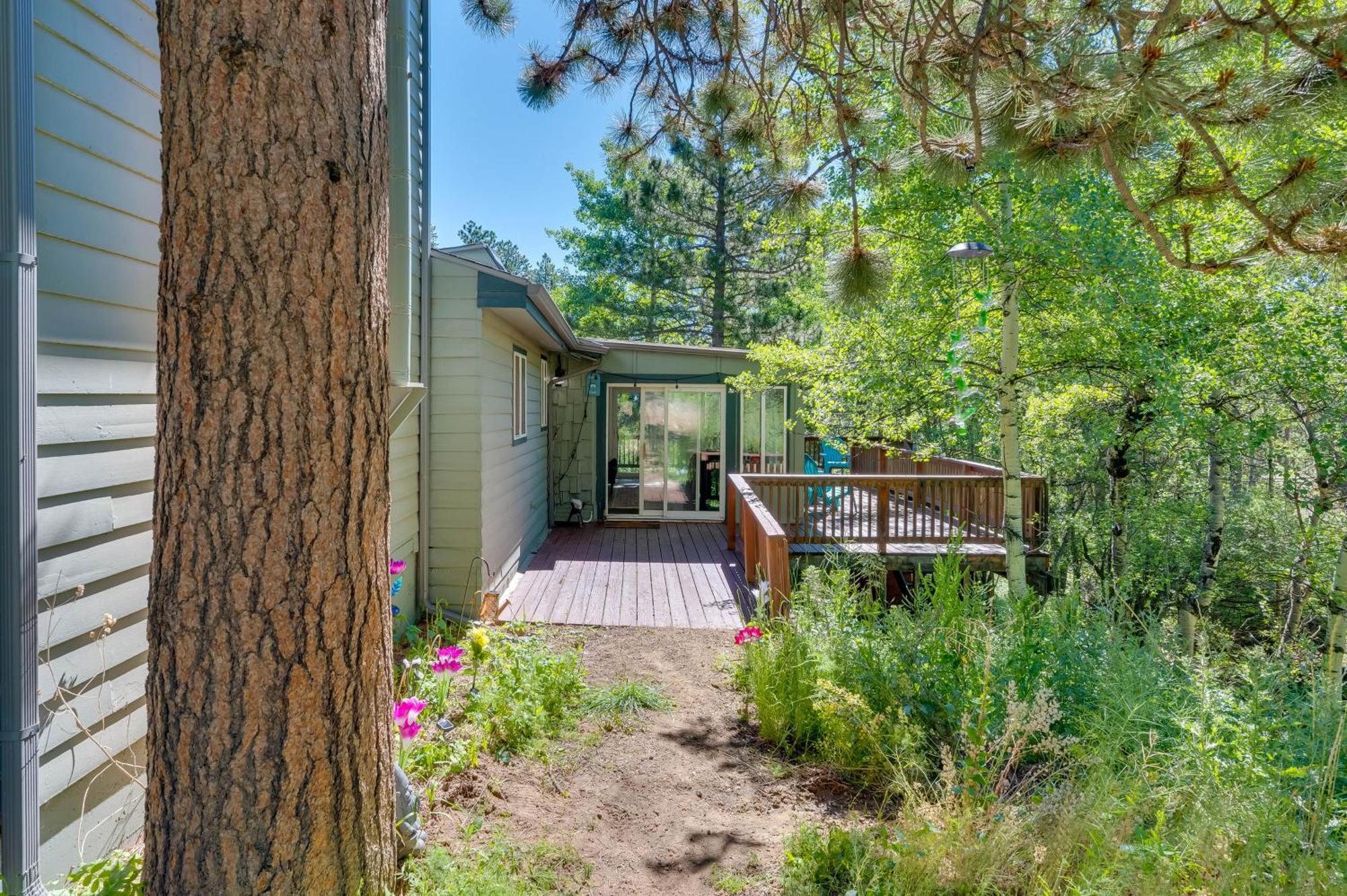 Stunning Golden Home With Deck About 35 Mi To Denver! Dış mekan fotoğraf