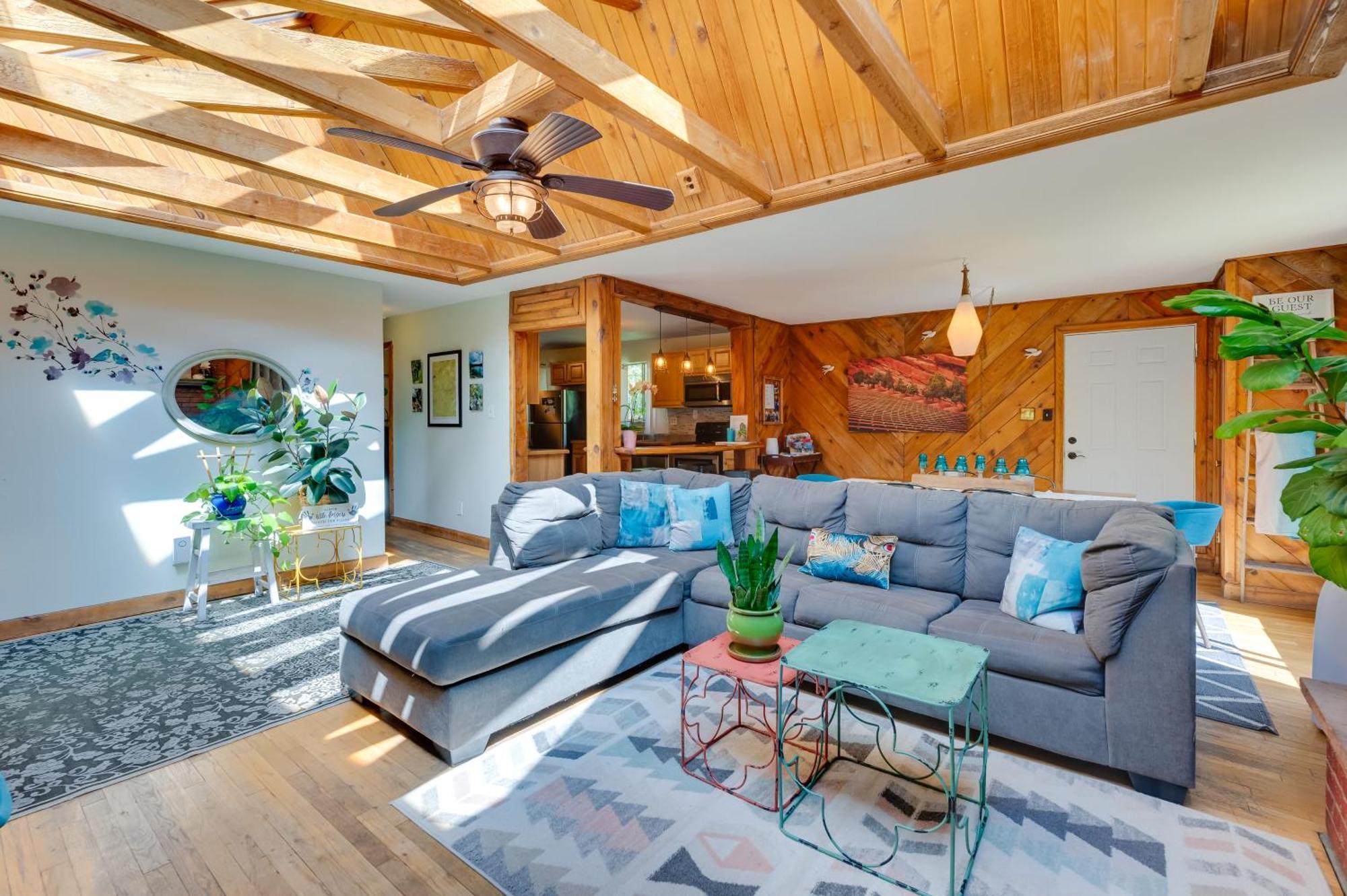 Stunning Golden Home With Deck About 35 Mi To Denver! Dış mekan fotoğraf